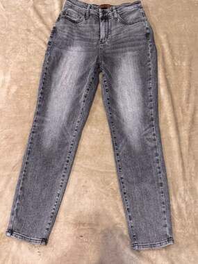 Judy Blue High Rise Slim Fit Grey Denim JeansSIZE 7